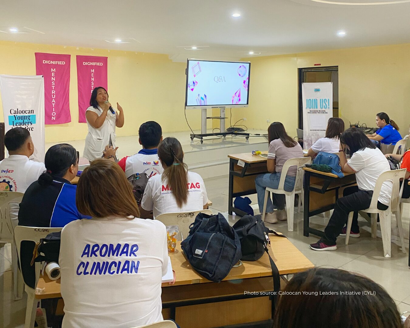 Joie Cortina facilitating dialogue in Caloocan